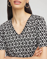Chico's / Graphic Slub V-Neck Tee