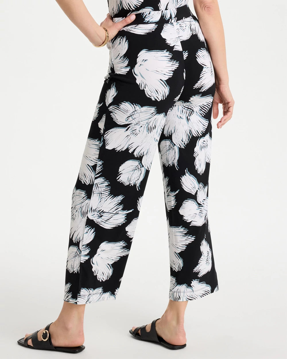 Chico's / Travelers™ Knit Abstract Floral Cropped Pants